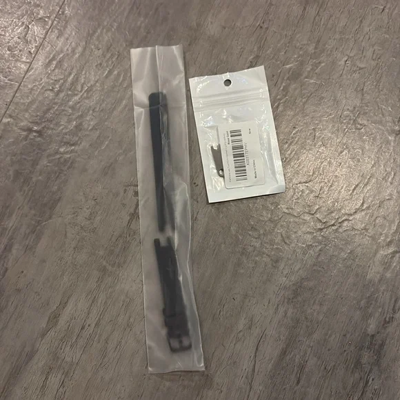 Lily Garmin watch - women’s. Newly replaced watch and with replacement band. - Picture 3 of 4